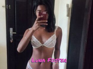 Luna_Foster