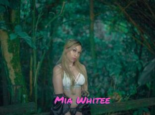 Mia_Whitee